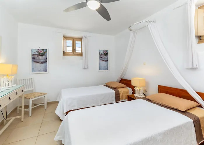 Golden Sea Chrisi Akti (Paros)